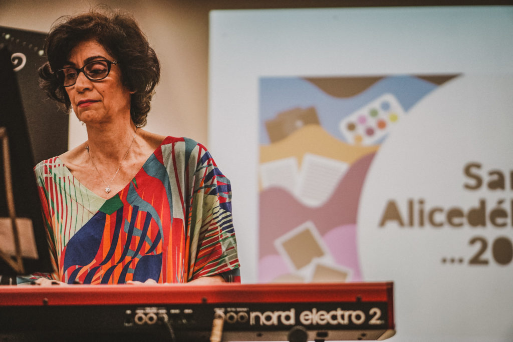 Liliana Bollos piano, na UMAPAZ Sarau Alicedélico